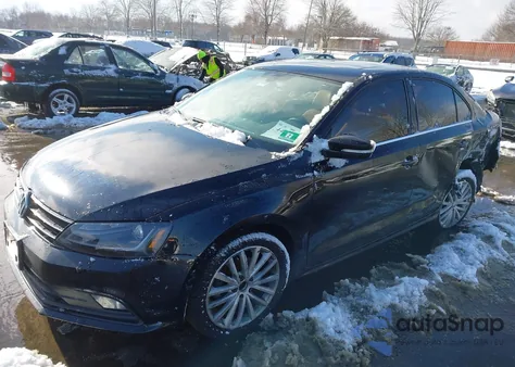 2016 Volkswagen Jetta 1.8T Sel z USA, uszkodzony, nr VIN 3VWL07AJ4GM343217